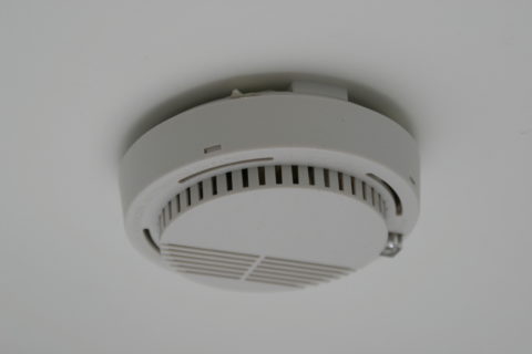smoke-detector-for-home-safety-480x320